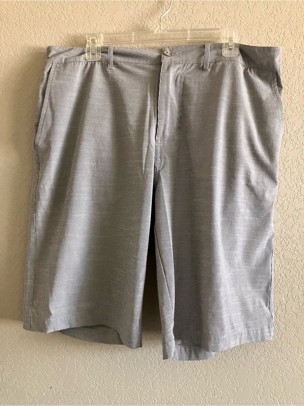 BKE Hybrid Athletic Fit Men’s Gray Striped Golf Shorts Size 34 casual
